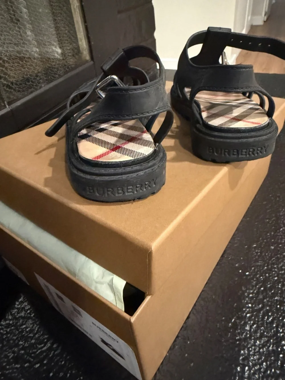 Burberry authentic black
